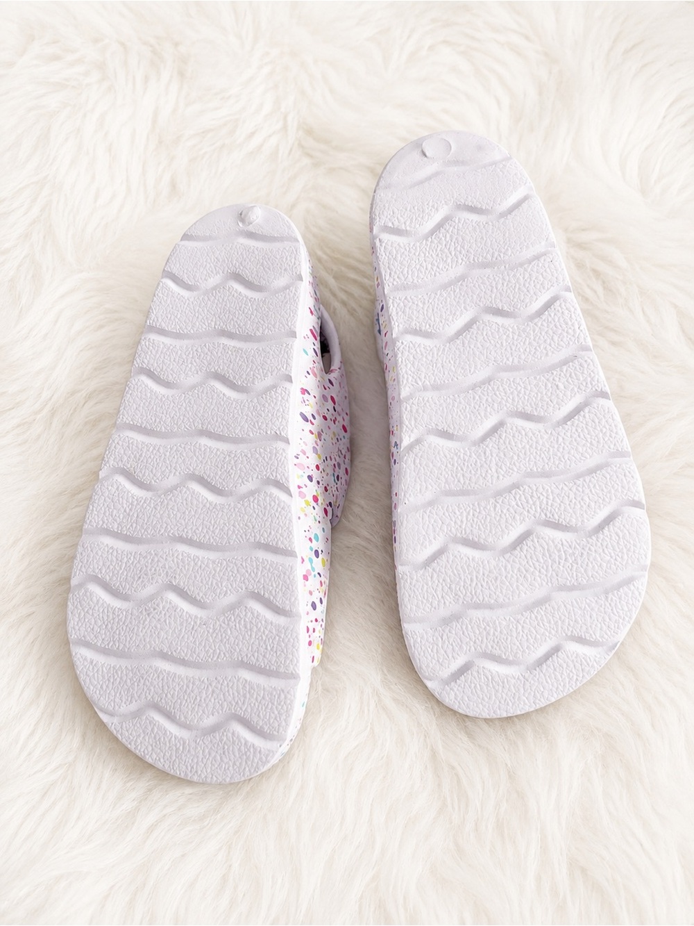 Brand New! Sz 6 Never Worn. White Foam Sandals with Pink Buckles and Confetti - Picture 2 of 2